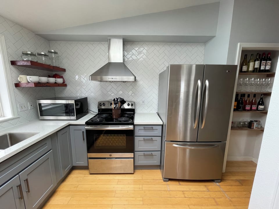 Kitchen- kureig, toaster , hot water kettle 