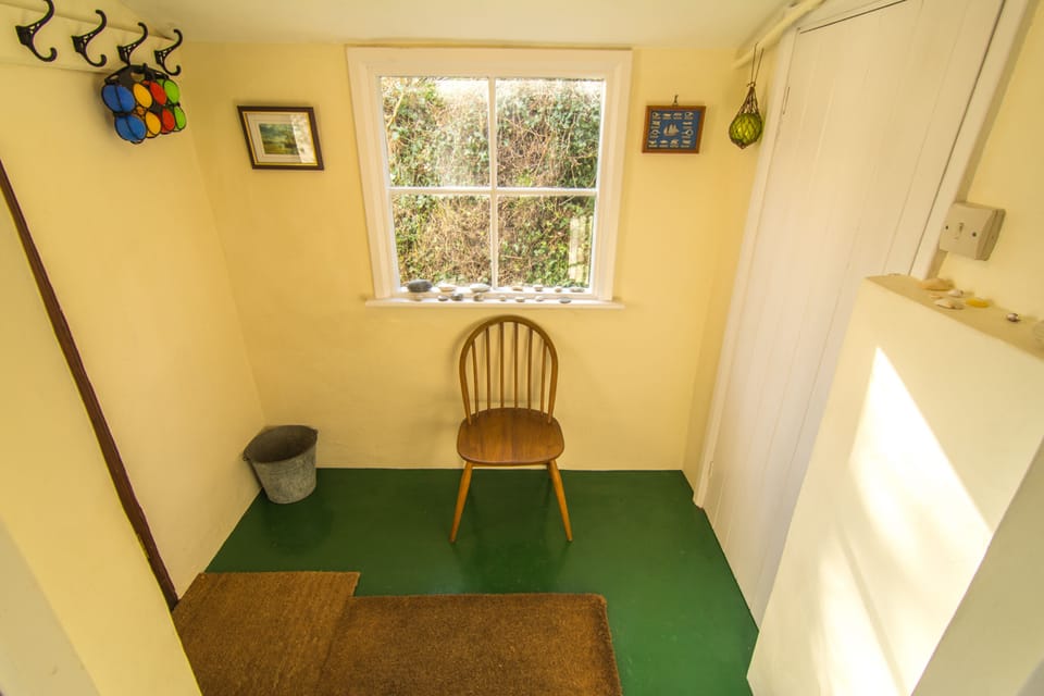 Porch with large cupboard