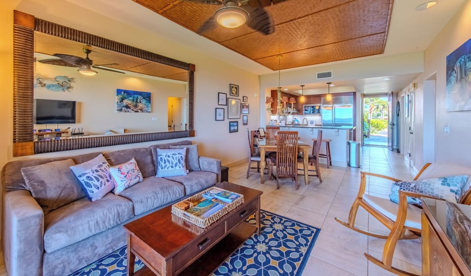 Living room to entry.