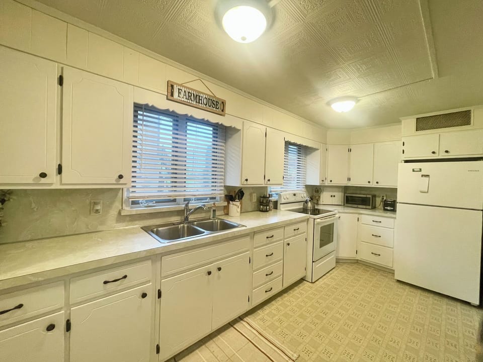 Fully stocked kitchen on main floor