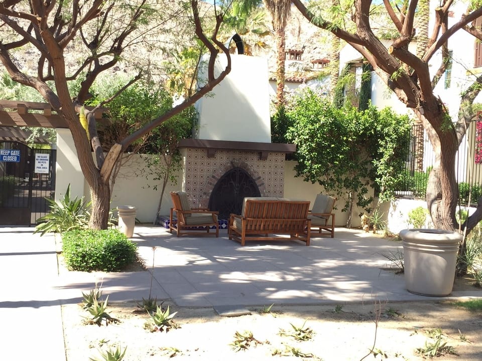 Common area w/ beautiful landscaping, walkways, fountains, fireplaces & hammocks