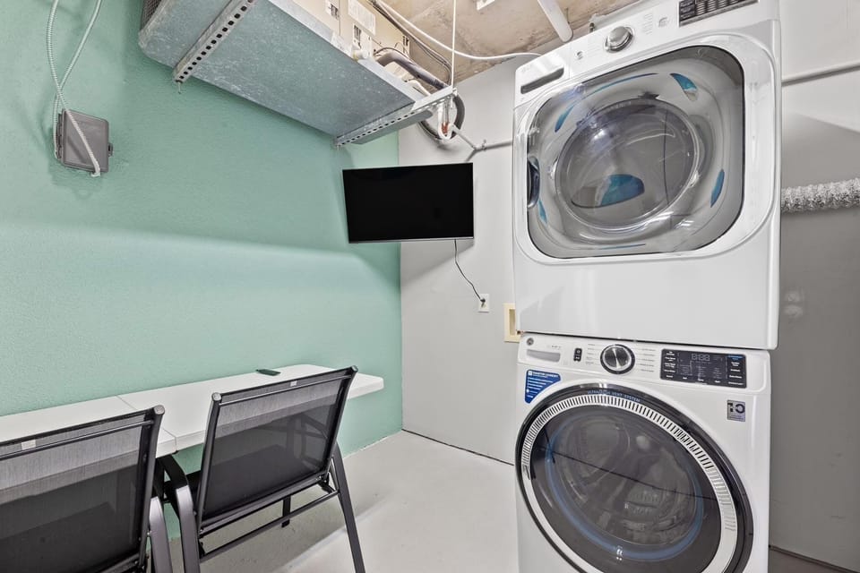 Condo card laundry available as well