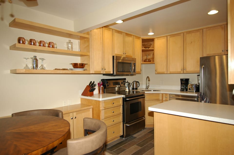 Fully Stocked Kitchen & Happy Hour Glasses