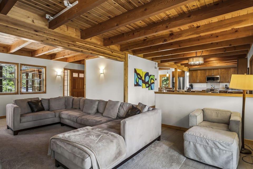 Living room: 
Donner Lake Vacation Lodge