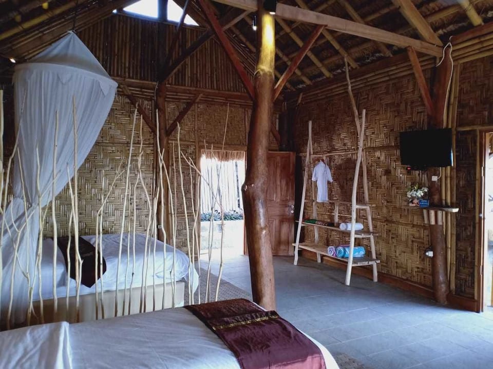 1 bedroom, desk, rollaway beds (surcharge), bed sheets