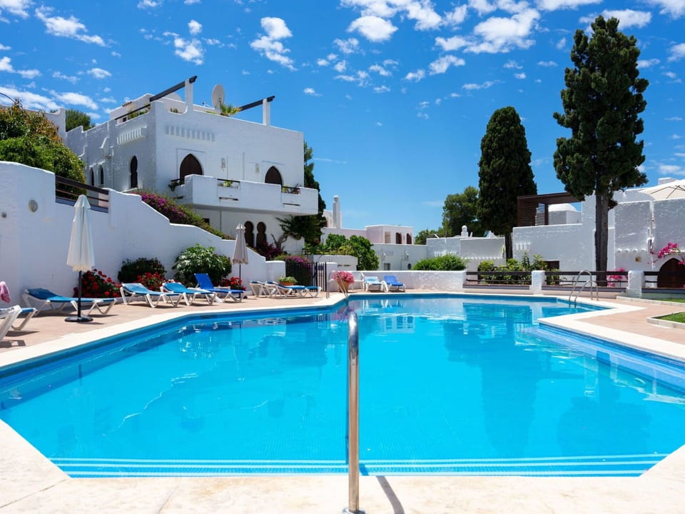 Swimming Pool, Property, Resort, Vacation, Building, Town, Real Estate, Leisure, House, Resort Town