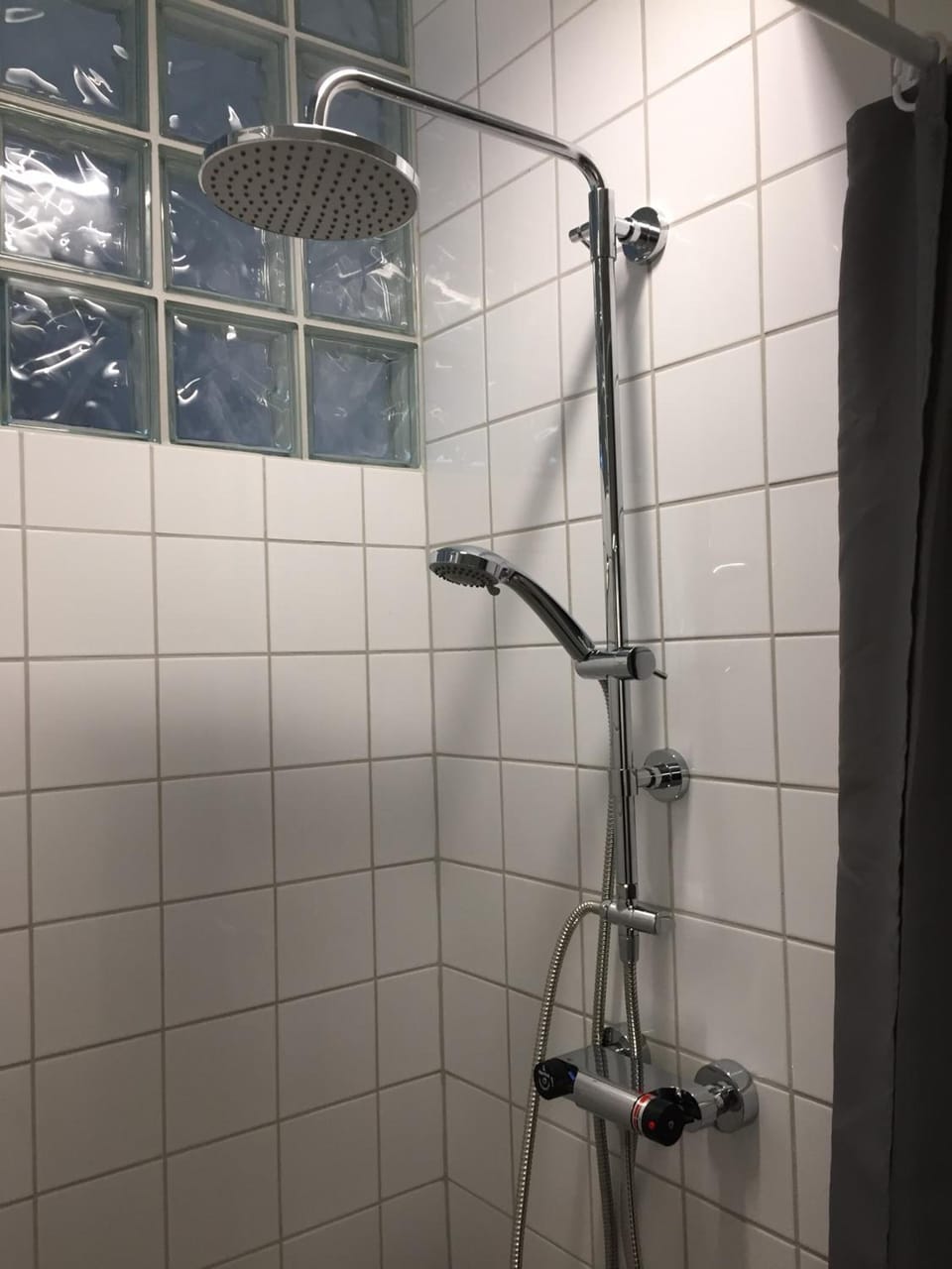 Shower, free toiletries, towels