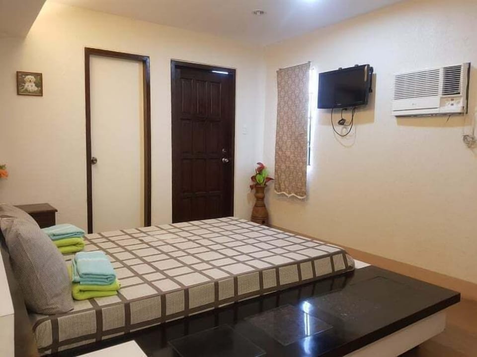 Deluxe | Desk, WiFi (free), bed sheets
