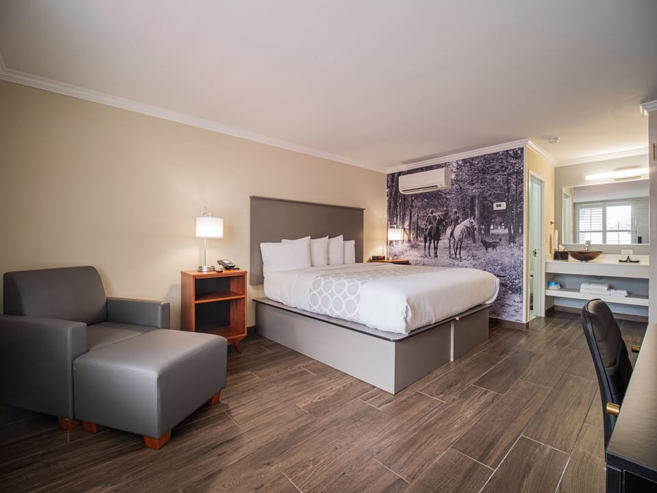Junior Room, 1 King Bed | In-room safe, desk, laptop workspace, iron/ironing board