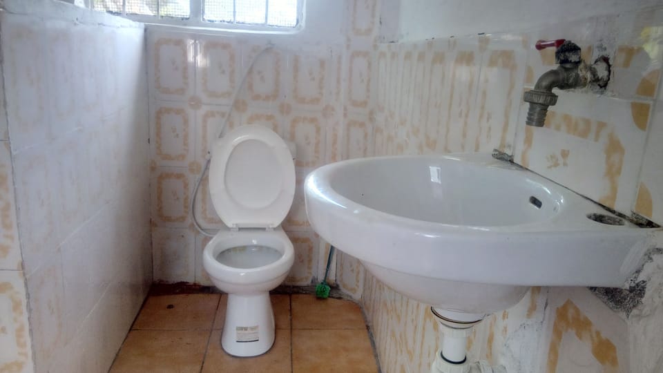 Bungalow, 1 Double Bed | Bathroom | Shower, free toiletries