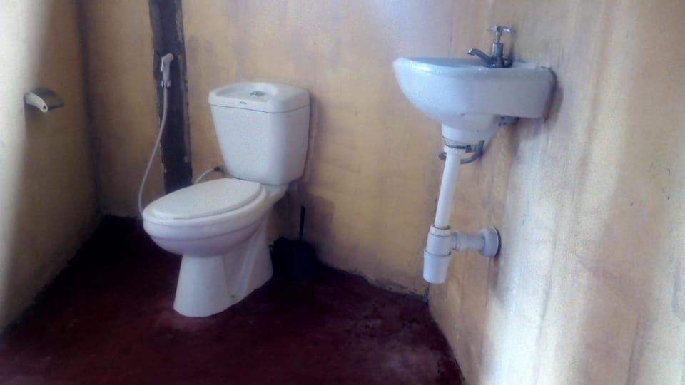 Shower, free toiletries