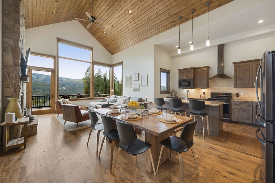 Stunning Mountain Views from the Great Room