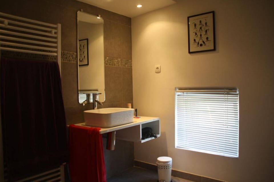 Bathroom sink