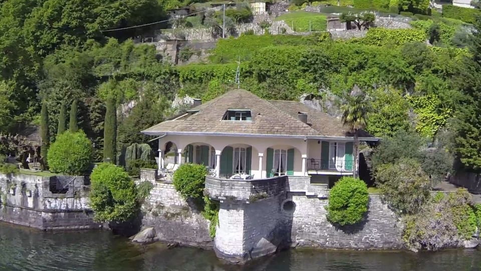 Villa with 180° Lake view, direct access to the Lake by the Boat House