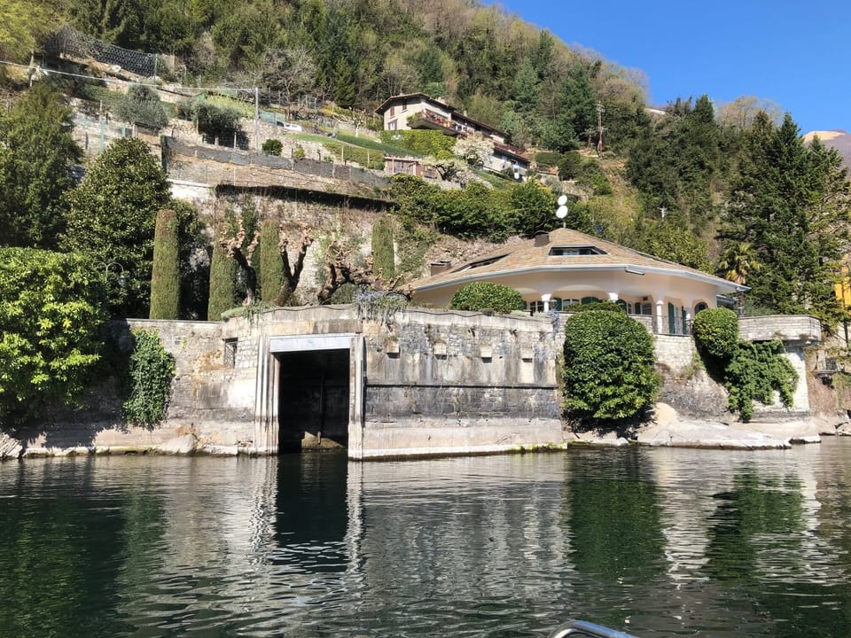 The Boat House give you direct access to the Lake for swimming or going by boat