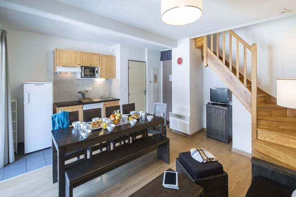 Microwave, dishwasher, toaster, highchair