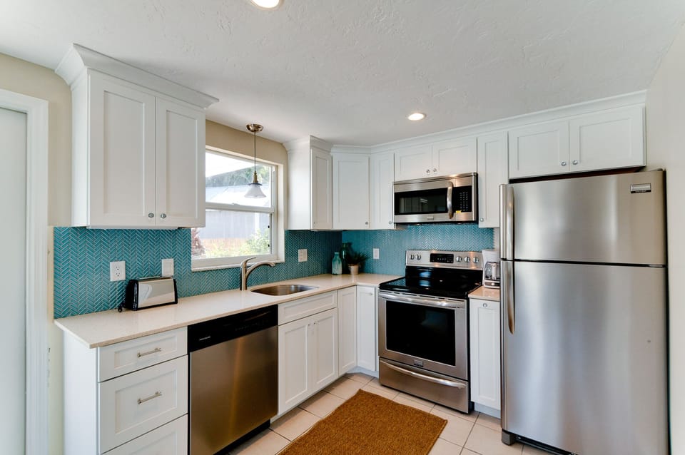 Anna Cabana B kitchen