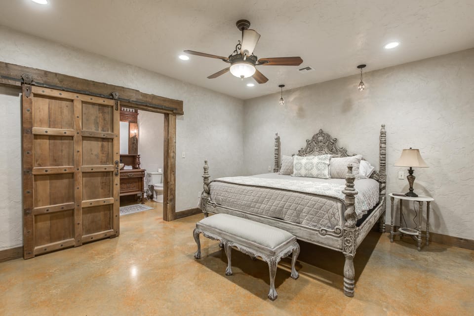Downstairs bedroom
