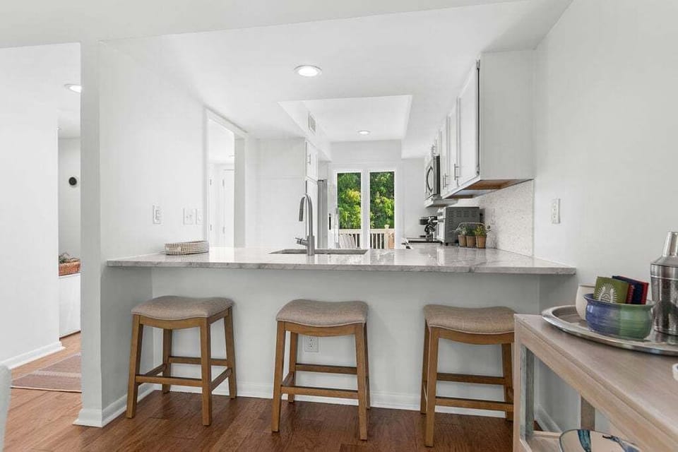 Kitchen Counter stools - seating for 3
