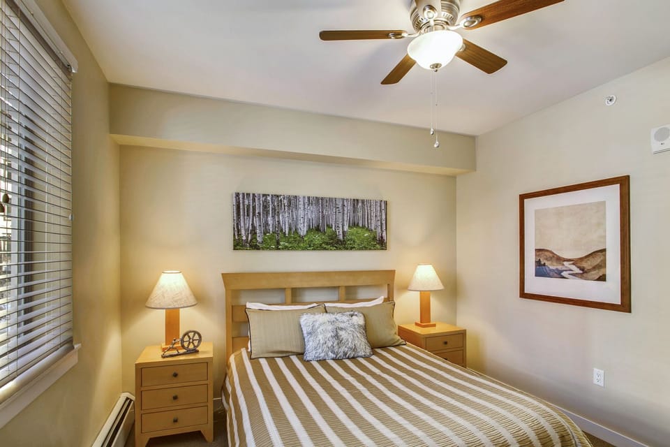 Large Bed, Nightstands, Lamps, and Ceiling Fan.