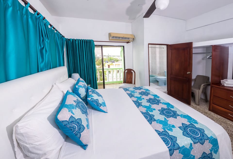 Premium bedding, in-room safe, free WiFi, bed sheets