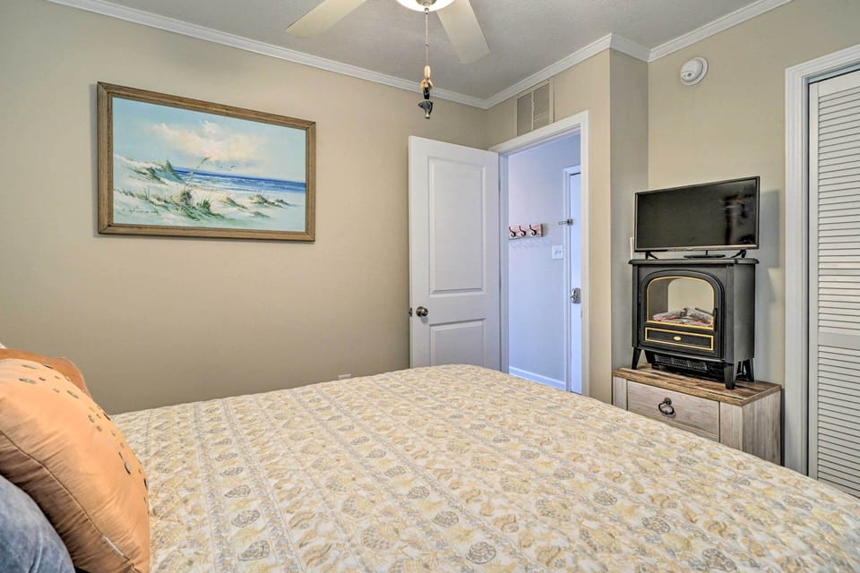 Bedroom | Linens Provided