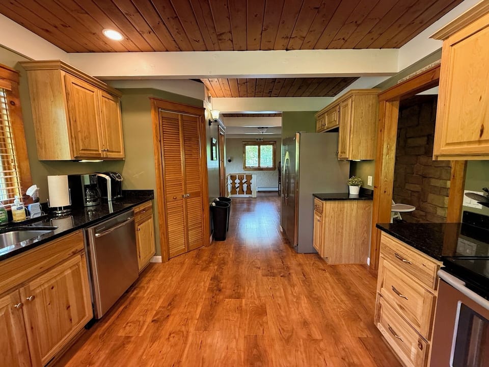 Kitchen, dining entry right