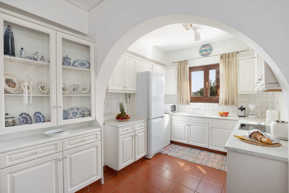 Fully Fitted Kitchen