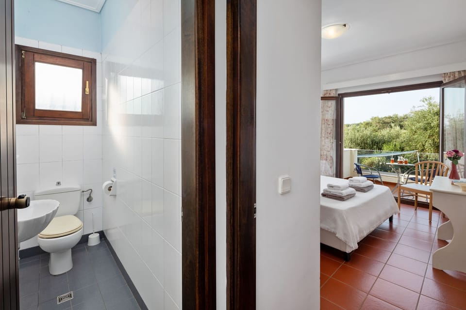 Lower double bedroom