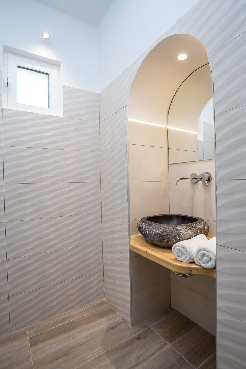Superior Double Room, 1 King Bed, Garden View | Bathroom shower