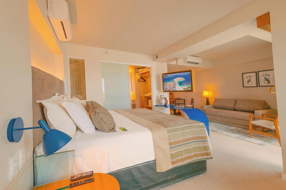 Standard Room 2 | Minibar, in-room safe, laptop workspace, blackout drapes