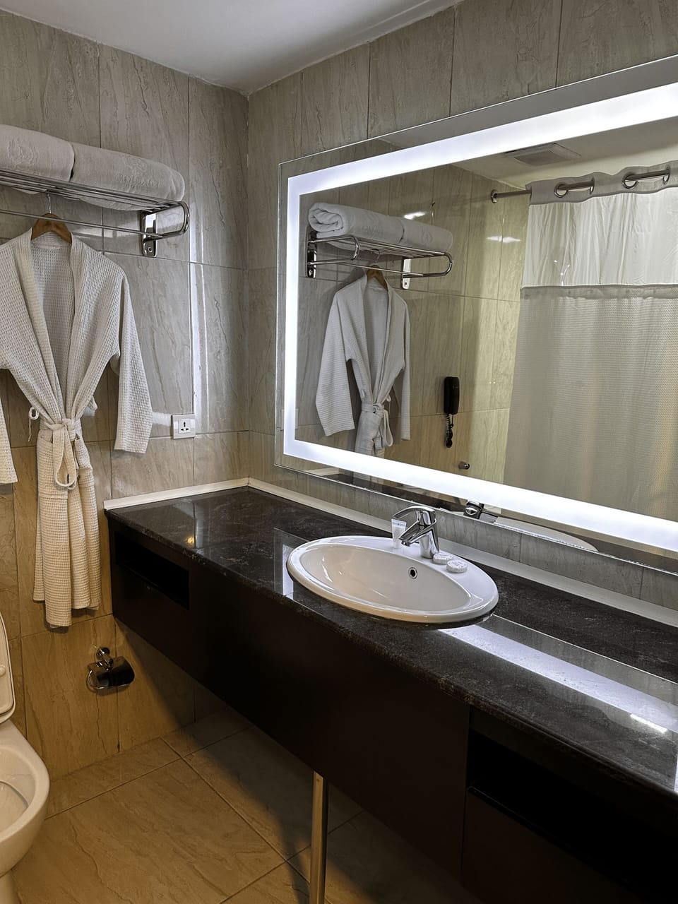 Deluxe Room | Bathroom | Combined shower/tub, deep soaking tub, rainfall showerhead
