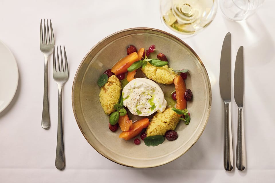 2 restaurants; breakfast, lunch, and dinner served