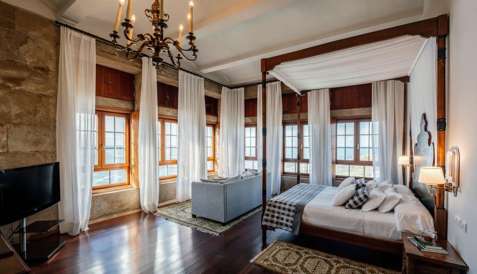 Suite | Minibar, in-room safe, desk, laptop workspace