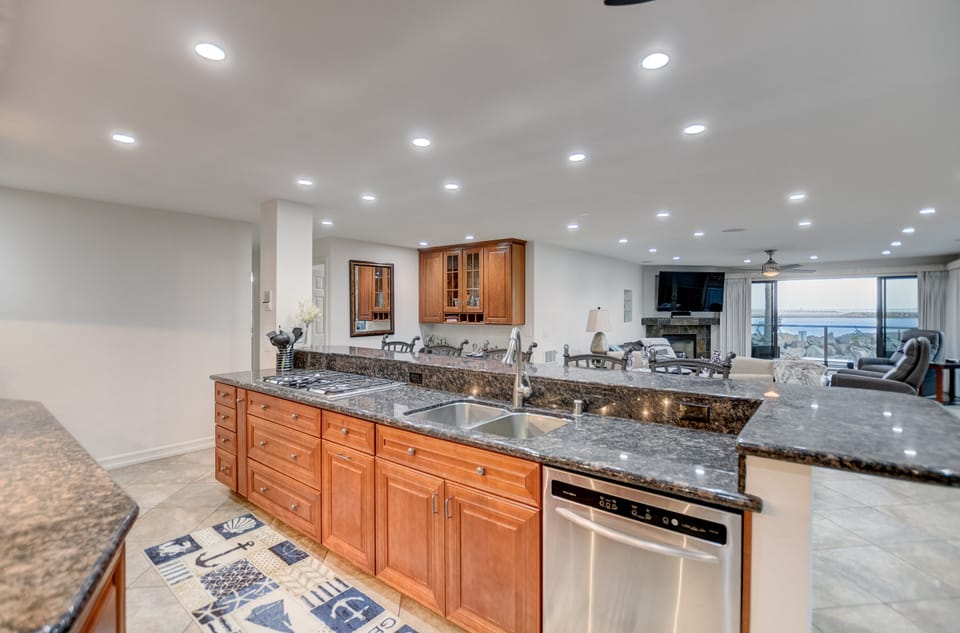 Kitchen Eating Breakfast Bar
