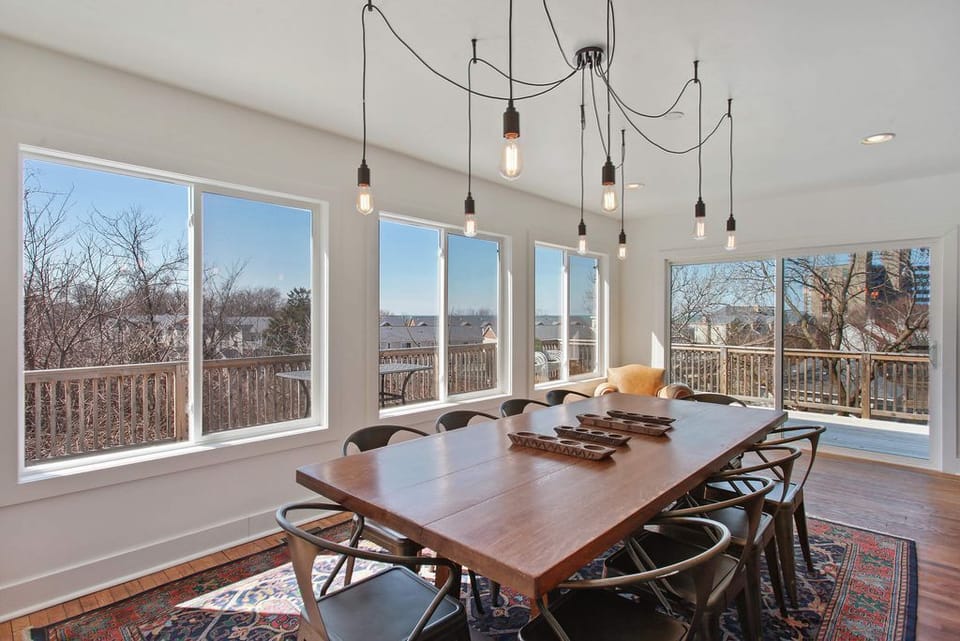 Dining Room seats 10