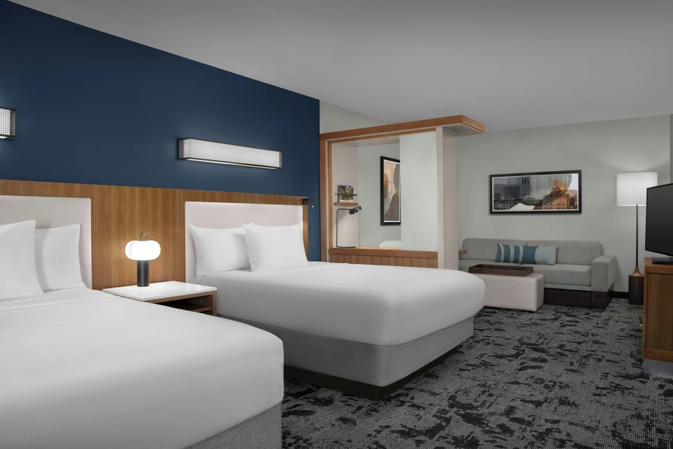 Premium bedding, in-room safe, desk, laptop workspace