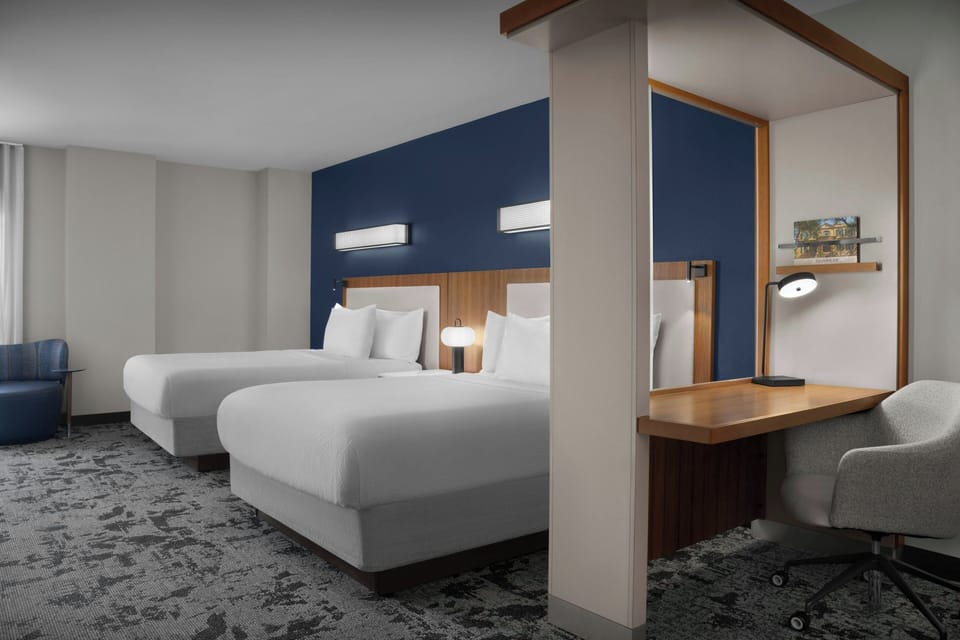Premium bedding, in-room safe, desk, laptop workspace