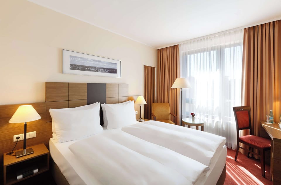 Standard Room, 1 Double Bed (Walk-in Shower) | Down comforters, in-room safe, laptop workspace, blackout drapes