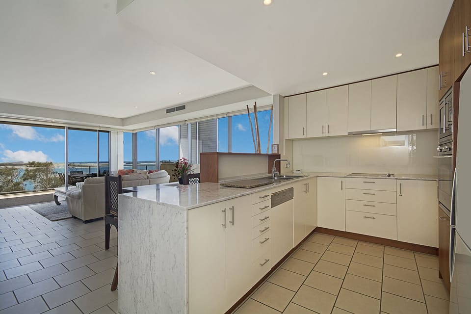 Microwave, oven, dishwasher, electric kettle