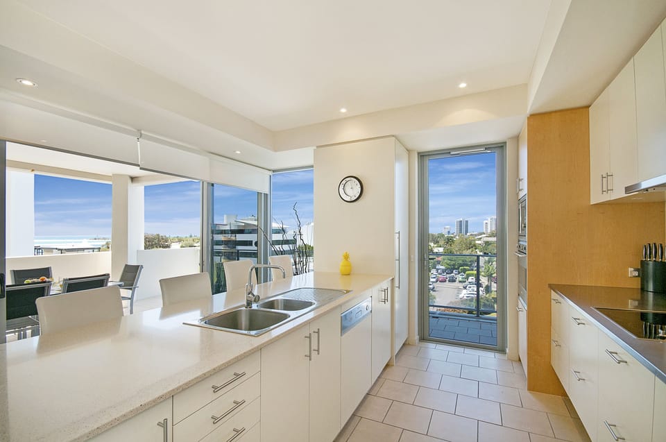 Microwave, oven, dishwasher, electric kettle