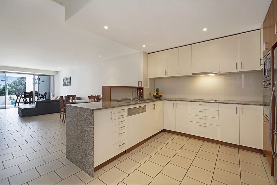 Microwave, oven, dishwasher, electric kettle