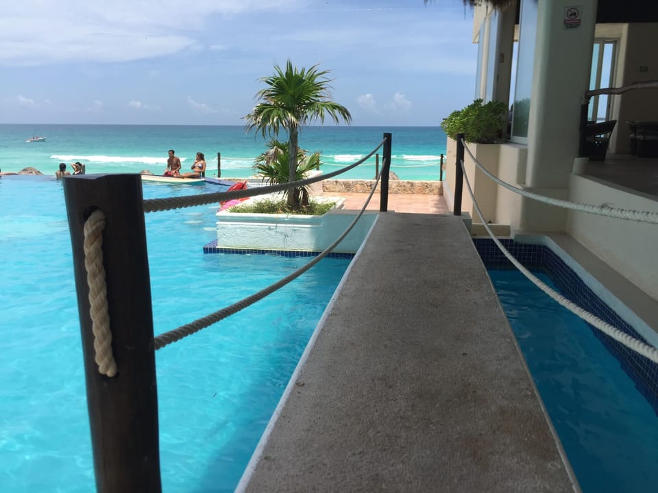 Infinity pool