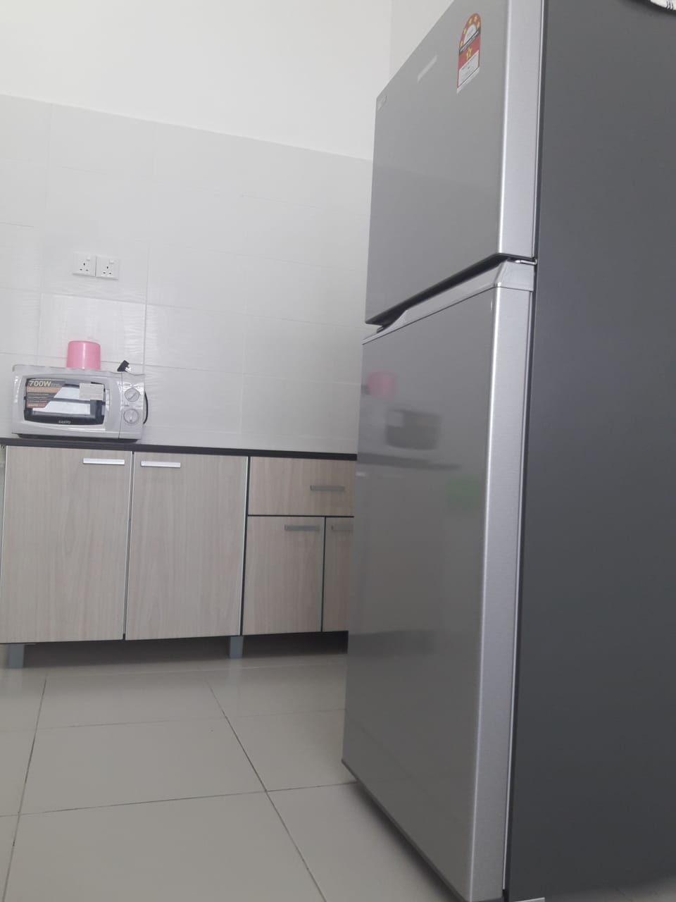 Comfort House, 4 Bedrooms, Kitchen | Private kitchenette | Full-size fridge, microwave, stovetop, coffee/tea maker
