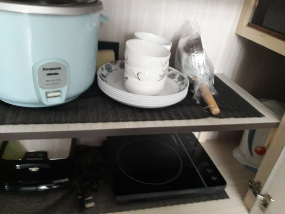 Comfort House, 4 Bedrooms, Kitchen | Private kitchenette | Full-size fridge, microwave, stovetop, coffee/tea maker