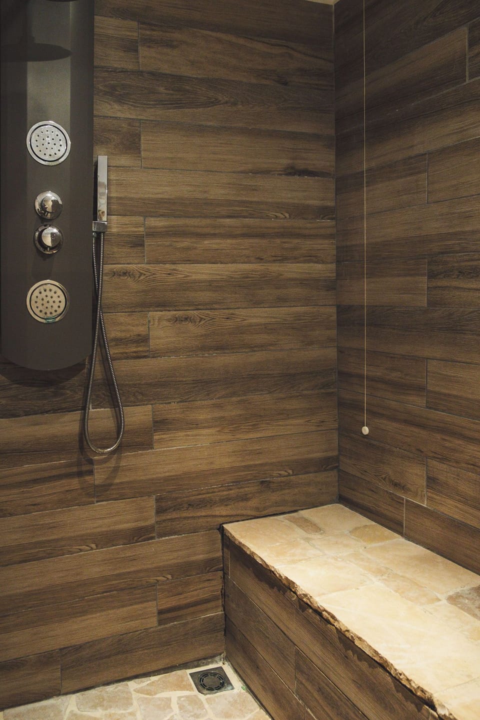 Junior Suite | Bathroom | Free toiletries, hair dryer, slippers, bidet