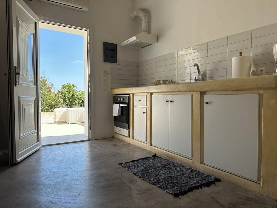 Mini Suite Plus | Private kitchen | Fridge, stovetop, coffee/tea maker