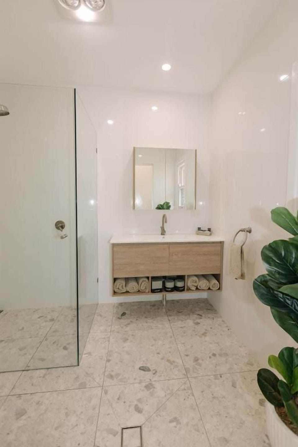 Apartments on Morrow Hotel in North Wagga Wagga