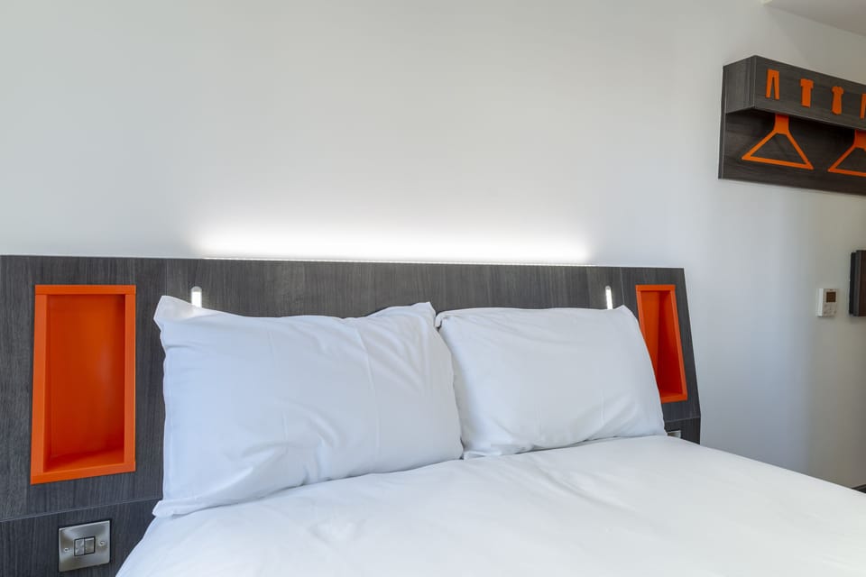 Double Room | Soundproofing, iron/ironing board, free WiFi, wheelchair access