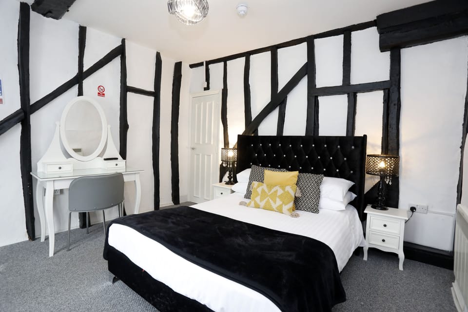 Deluxe Double Room | 1 bedroom, iron/ironing board, WiFi, bed sheets